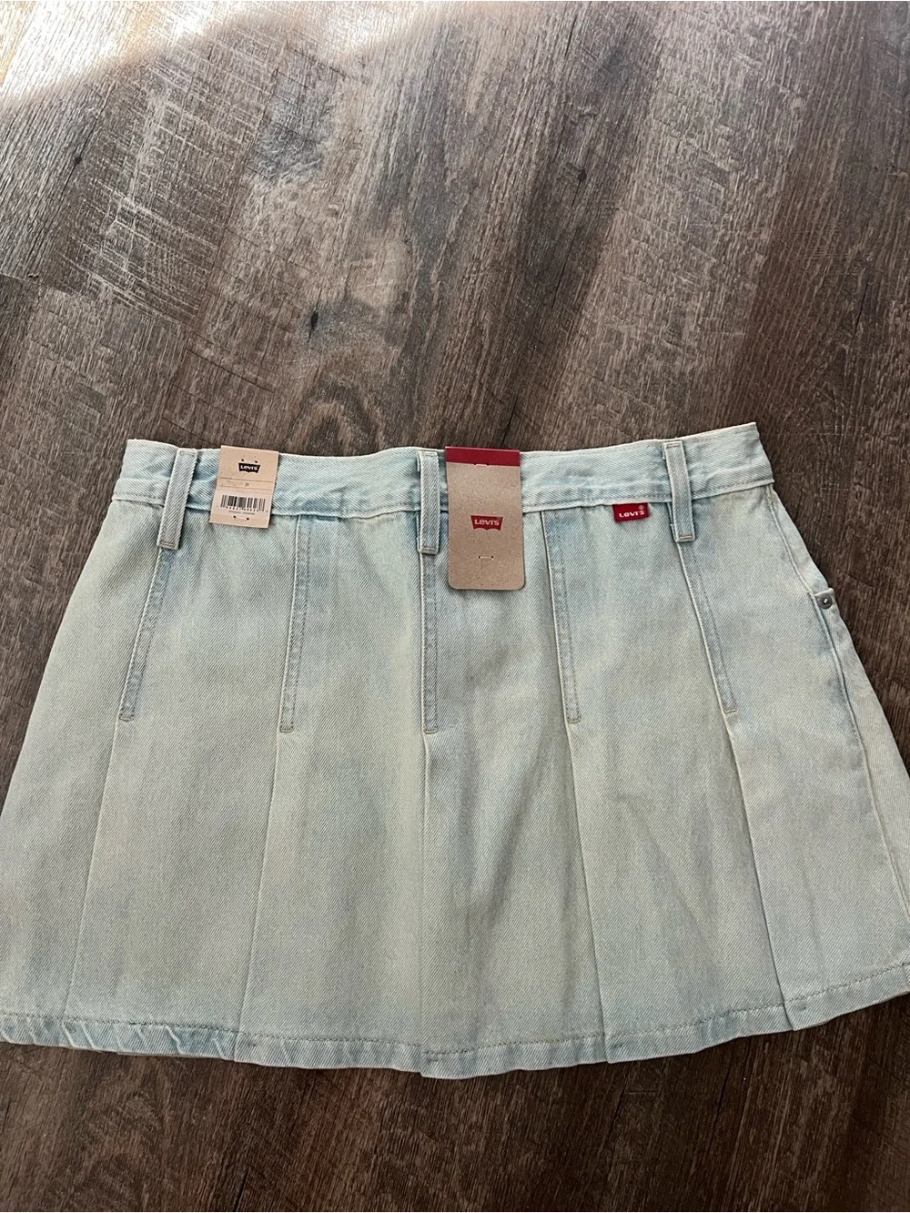 Levi's Mid-Rise Pleated Denim Mini Skirt- Size 31